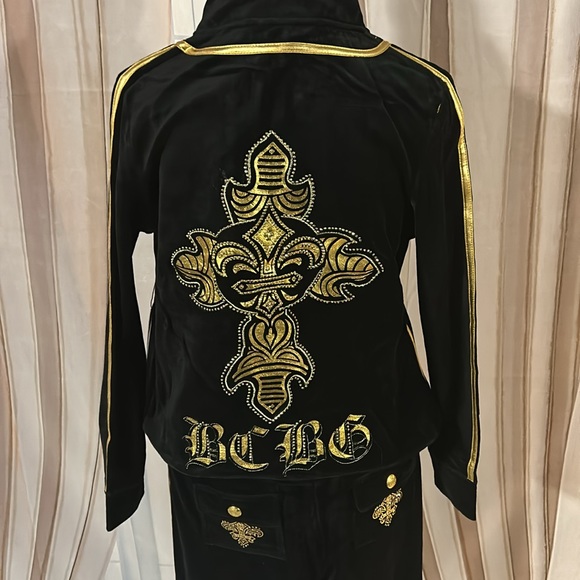 This beautiful BCBGMAXAZRIA jogger you can’t go wrong.  Stylish jogger. - Picture 7 of 8